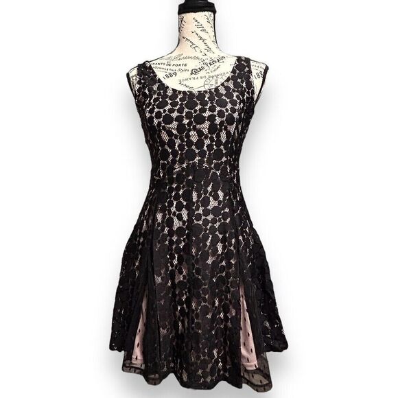 Disney Minnie Rocks the Dots S Black Polka Dot Lace Mini Dress Whimsigoth Witchy - Picture 3 of 11